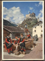 11318364 Schuls GR Schloss Tarasp Brunnen Maedchen Tracht Scuol - Altri & Non Classificati
