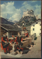 11318362 Schuls GR Schloss Tarsp Brunnen Kind Maedchen Tracht Scuol - Sonstige & Ohne Zuordnung