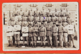 31488 / Carte Photo Promotion Classe Soldats Appelés Du 80e Régiment Avec Officiers Sous-Officiers Intérieur Caserne - Reggimenti