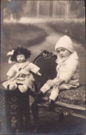 Girl With Doll, 1927 Photo P1241 - Persone Anonimi