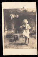 Kinder-AK Foto-AK H. Darien: Ihre Erste Suppe - Mädchen Beim Kochen, BERLIN 1906 - Sonstige & Ohne Zuordnung