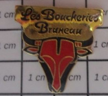 912c Pin's Pins / Beau Et Rare / ANIMAUX / TETE DE VACHE ROUGE LES BOUCHERIES BRUNEAU D'Agen ? - Dieren