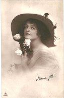 CPA Carte Postale  Belgique Bonne Fête  Une Jeune Femme Et Son Chapeau 1919  VM80694 - Altri & Non Classificati