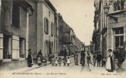 Ay - La Rue De Châlons "animés" - Ay En Champagne