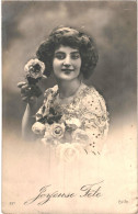 CPA Carte Postale  Belgique Joyeuse Fête  Une Jeune Femme Et Ses Roses 1916  VM80695 - Otros & Sin Clasificación