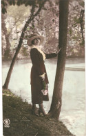 CPA Carte Postale  Belgique Fantaisie Une Jeune Femme Au Bord De L'eau 1923 VM80699 - Mujeres