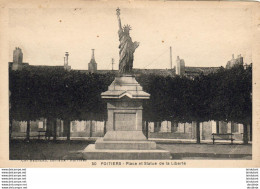 D86  POITIERS  Place Et Statue De La Liberté - Poitiers