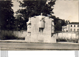 D88  EPINAL  Monument Aux Morts  ..... - Epinal