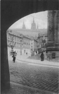 Tchequie Czechia Alt Prag Prague Praha Kleinseitner Ring Blick Aus Lauben Gegen Die Konigl Burg - República Checa