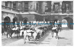 R094046 Royal Horse Guards Changing Guard. Whitehall. London. Valentine. Silvere - Sonstige & Ohne Zuordnung