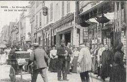 SENS La Grande Rue, Un Jour De Marché - Sens