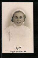 Foto-AK Park Hospital, Portrait Der Krankenschwester Lydia  - Salute