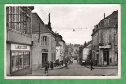 SAINT YRIEIX - BOULEVARD DE L'HOTEL DE VILLE - Carte écrite  Magnifique Et Très Animée - Saint Yrieix La Perche