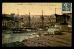 BATEAUX DE GUERRE - VOILIER CALEDONIEN - BREST - Warships