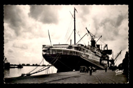 PAQUEBOTS - "L'ILE DE FRANCE" A QUAI - LE HAVRE - Steamers