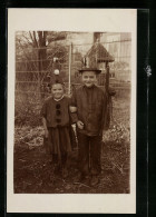 Foto-AK Zwei Verkleidete Kinder Im Garten  - Carnaval