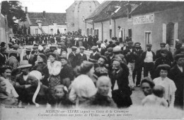 Grève De La Céramique, Curieux Et Grévistes Au Portes De L'usine - Mehun-sur-Yèvre