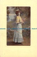 R094160 Old Postcard. Woman Plays Tennis - Monde