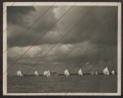 BATEAUX - VOILIERS - REGATES A MIAMI EN 1949 - FORMAT 23 X 18 CM - Boten