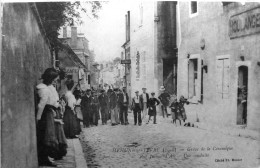 Grève De La Céramique, Rue Jeanne D'Arc, Une Conduite - Mehun-sur-Yèvre