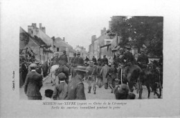 Grève De La Céramique, Sortie Des Ouvriers Travaillant Pendant La Grève - Mehun-sur-Yèvre