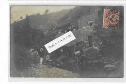 46 VIAZAC PRES FIGEAC CARTE PHOTO ACCIDENT TRAIN LIGNE MIECAZE A MAURIAC 1904   ANIMATION    BEAU PLAN - Autres & Non Classés