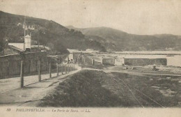 RARE  CPA  Algérie - Philippeville (CPA De Stora)  LA PORTE DE STORA   1919 - Szenen