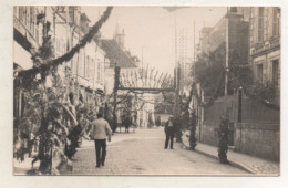 CPA Photo - Une Rue Décorée Lors D'un Concours - - Fotografie