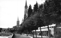 65 Lourdes - Les Piscines Et Le Gave - Cpsm PF - Lourdes