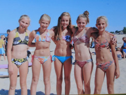 Teen Jeune Fille Photo Mädchen Mädel Femme Maillot Bikini Beach Plage Young Girl Lady Pose Teenager Adolescente Fine Art - Anonyme Personen