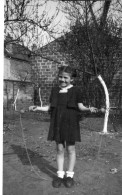 Photo Vintage Paris Snap Shop - Enfant Corde à Sauter Jardin - Personnes Anonymes