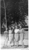 Photo Vintage Paris Snap Shop - Femme Nemours Jardin - Personnes Anonymes