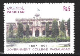 PAKISTAN. N°962 De 1998. Collège Du Gouvernement. - Pakistan