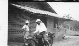 Photo Vintage Paris Snap Shop - Motocyclette Motocycle Cameroun  - Autres & Non Classés