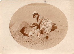 Photo Vintage Paris Snap Shop -mère Enfant Mother Child Sable Sand - Anonyme Personen