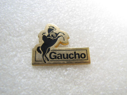 PIN'S   GAUCHO  Zamak  CAVALIER  CHEVAL - Tiere