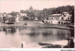 AGKP4-0338-61 - BAGNOLES-DE-L'ORNE - Un Coin Du Lac - Le Casino Des Thermes  - Bagnoles De L'Orne