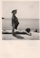 Photo Vintage Paris Snap Shop -femme Women Bikini Enfant Child Mer Sea  - Lugares
