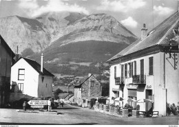 SAINT BONNET EN CHAMPSAUR PLACE DU PEYSSIER ET HOTEL ORCIER - Autres & Non Classés