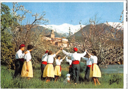 AGMP7-0497-66 - ROUSSILLON - Le Conflent - La Sardonne Danse Populaire Catalane A Vernet Les Bains - Au Fond Le Canigou - Roussillon