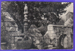 Carte Postale 22. Loguivy-lès-Lannion La Fontaine Renaissance Et La Statue De St-Ivy  Très Beau Plan - Other & Unclassified