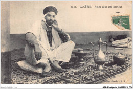 AGRP1-0029-ALGERIE - Arabe Dans Son Intérieur - Scènes & Types