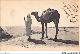 AGRP8-0577-ALGERIE - Scenes Et Types - Dans Le Bled - La Prière Du Chamelier - Scènes & Types