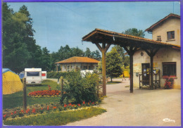 Carte Postale 01. Saint-Etienne-du-Bois  Entrée Du Camping Très Beau Plan - Unclassified