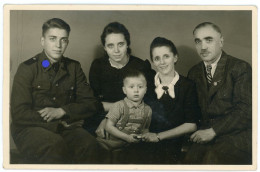 Foto AK/CP Familie  Elite  + Goldenes Parteiabzeichen  Ungel/uncirc. 1933-45  Erhaltung/Cond. 2  Nr.1756 - Oorlog 1939-45