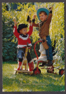 092316/ Couple D'enfants Faisant La Fête, Anniversaire - Groepen Kinderen En Familie