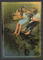 092298/ Couple D'enfants Au Bord De L'eau - Gruppen Von Kindern Und Familien