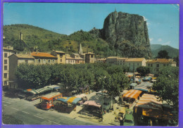 Carte Postale 04. Castellane  Le Marché    Très Beau Plan - Castellane