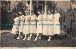 R095013 Old Postcard. Women In White Dresses - Monde