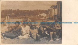 R095014 Old Postcard. Women And Men At The Beach - World